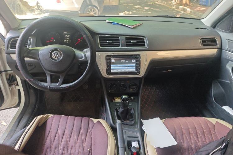 Used Volkswagen Lavida 2015 1.6L Manual Fashion Edition Center Console