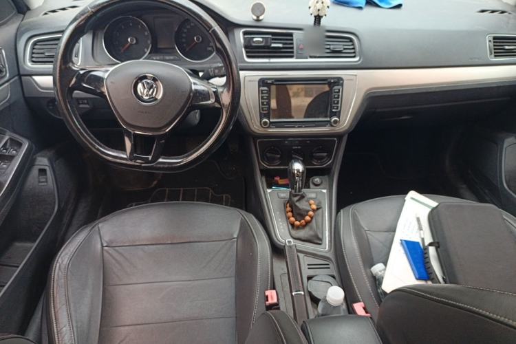 Used Volkswagen Lavida 2015 1.6L Automatic Comfort Edition Center Console