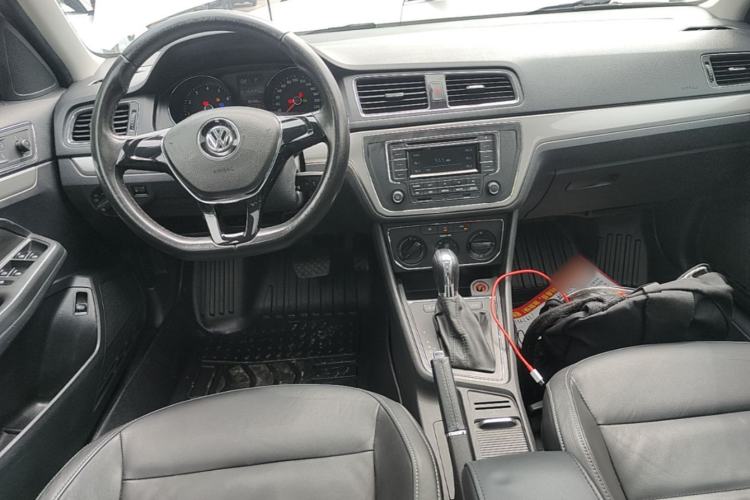 Used Volkswagen Lavida 2015 1.6L Automatic Comfort Edition Center Console