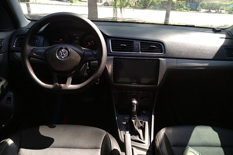 Used Volkswagen Lavida 2015 1.6L Automatic Fashion Edition Center Console