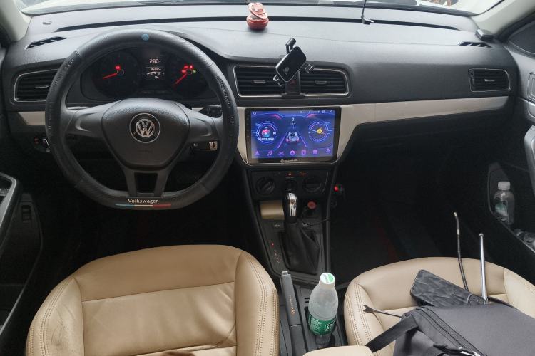 Used Volkswagen Lavida 2015 1.6L Automatic Fashion Edition Center Console