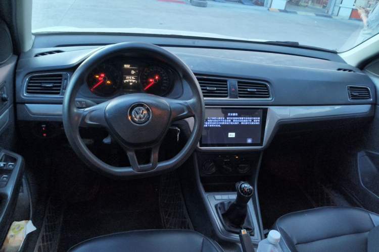 Used Volkswagen Lavida 2015 1.6L Manual Fashion Edition Center Console
