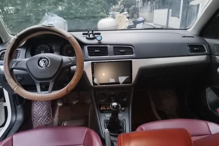 Used Volkswagen Lavida 2015 1.6L Manual Fashion Edition Center Console