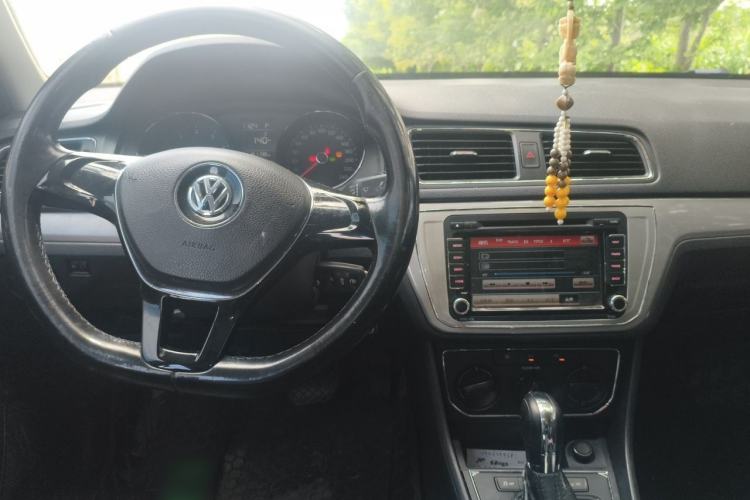 Used Volkswagen Lavida 2015 1.6L Automatic Comfort Edition Center Console