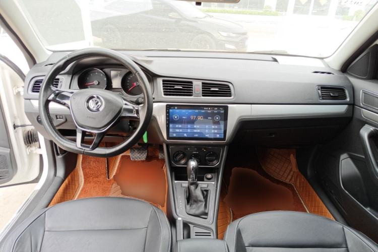 Used Volkswagen Lavida 2015 1.6L Automatic Comfort Edition Center Console