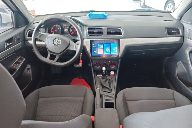 Used Volkswagen Lavida 2015 1.6L Automatic Fashion Edition Center Console