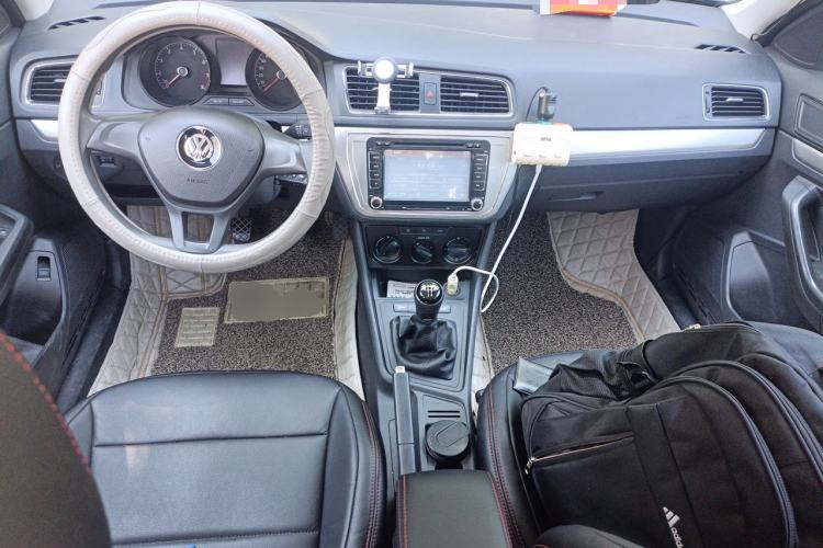 Used Volkswagen Lavida 2015 1.6L Manual Fashion Edition Center Console