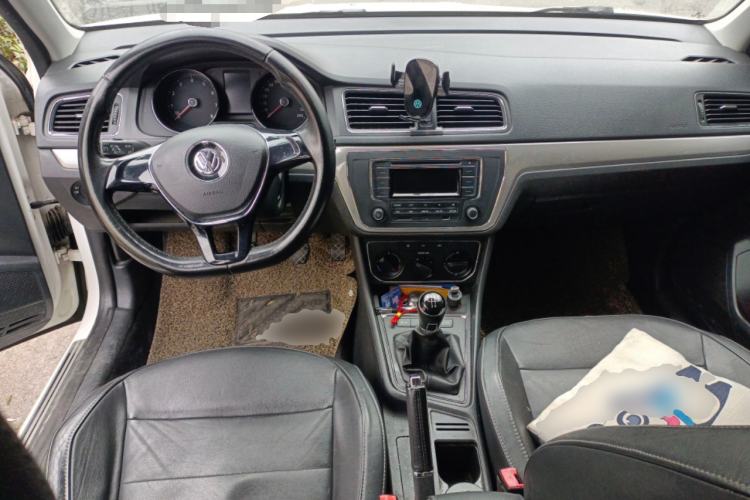 Used Volkswagen Lavida 2015 1.6L Manual Comfort Edition Center Console