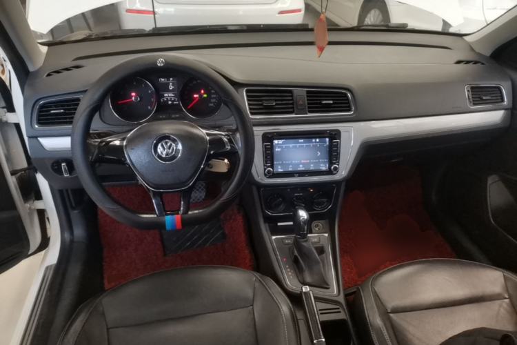 Used Volkswagen Lavida 2015 1.6L Automatic Comfort Edition Center Console