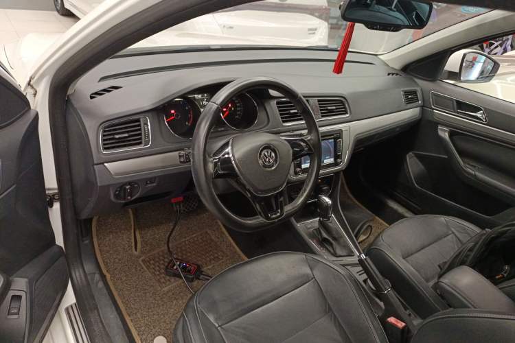 Used Volkswagen Lavida 2015 230TSI DSG Comfort Edition Center Console