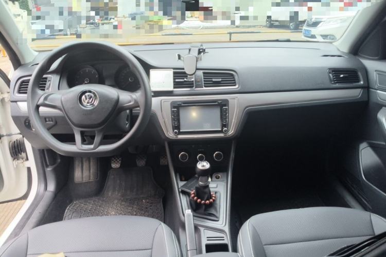 Used Volkswagen Lavida 2015 1.6L Manual Fashion Edition Center Console