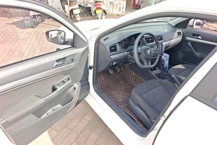 Used Volkswagen Lavida 2015 1.6L Manual Fashion Edition Driver Seat