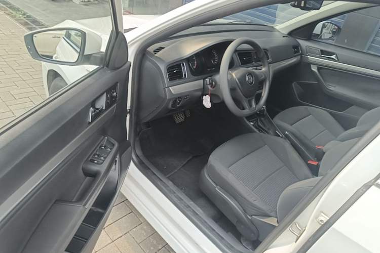 Used Volkswagen Lavida 2015 1.6L Automatic Fashion Edition Driver Seat