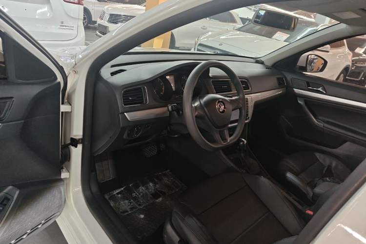 Used Volkswagen Lavida 2015 1.6L Automatic Fashion Edition Driver Seat