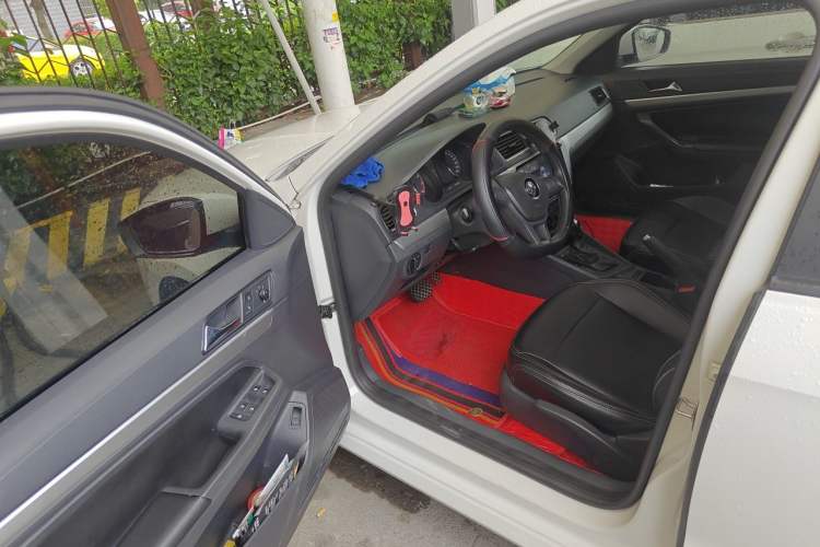 Used Volkswagen Lavida 2015 1.6L Automatic Fashion Edition Driver Seat