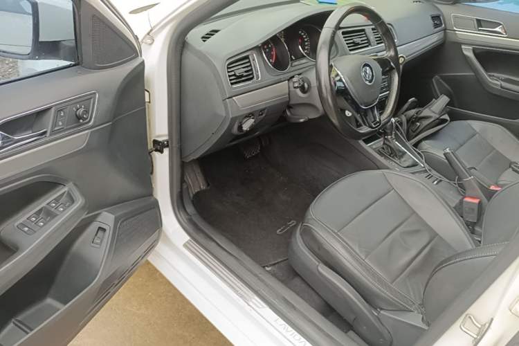 Used Volkswagen Lavida 2015 1.6L Automatic Comfort Edition Driver Seat