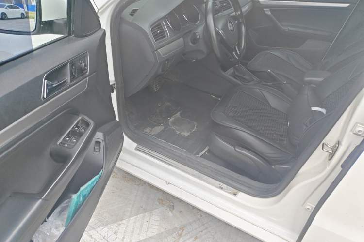 Used Volkswagen Lavida 2015 1.6L Automatic Comfort Edition Driver Seat