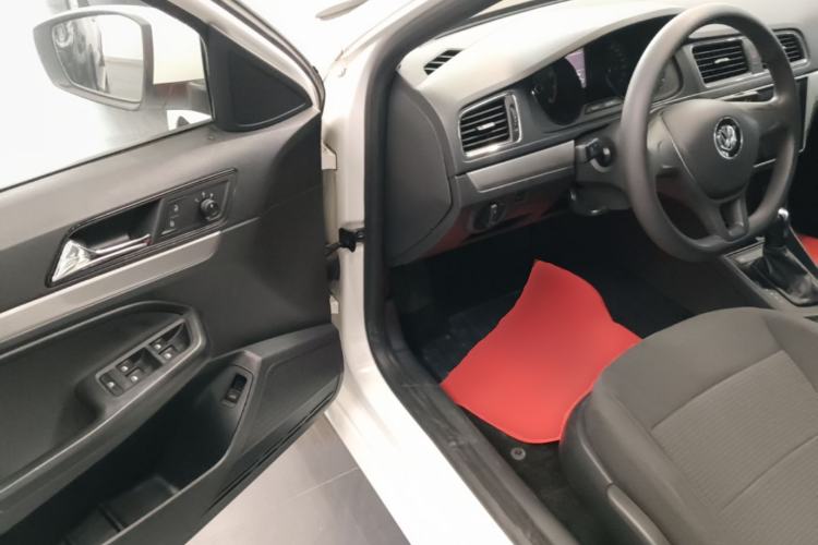 Used Volkswagen Lavida 2015 1.6L Automatic Fashion Edition Driver Seat