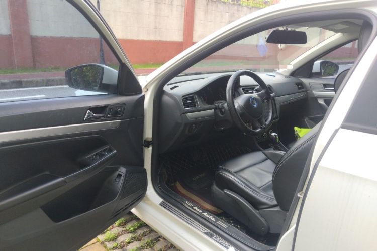 Used Volkswagen Lavida 2015 1.6L Automatic Fashion Edition Driver Seat