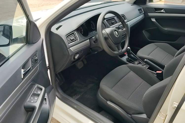 Used Volkswagen Lavida 2015 1.6L Automatic Fashion Edition Driver Seat