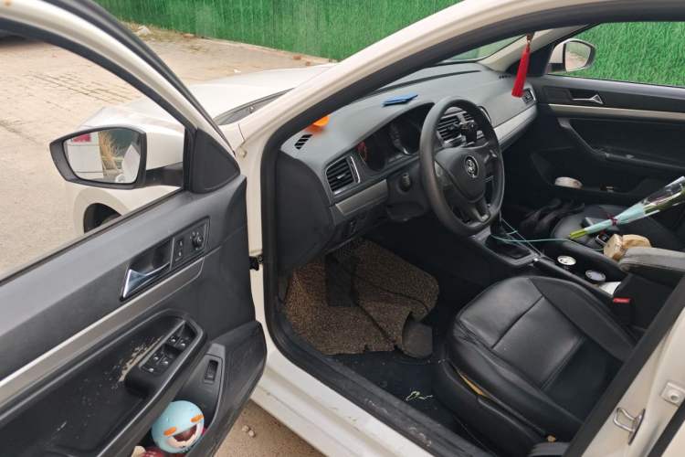 Used Volkswagen Lavida 2015 1.6L Automatic Fashion Edition Driver Seat