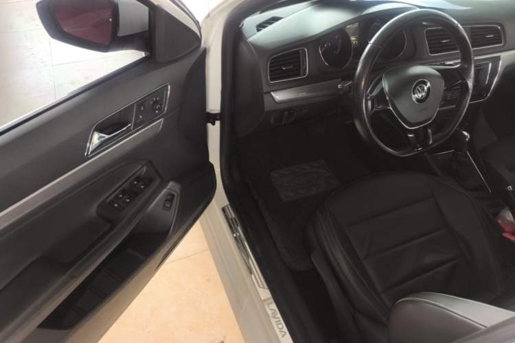 Used Volkswagen Lavida 2015 1.6L Automatic Comfort Edition Driver Seat