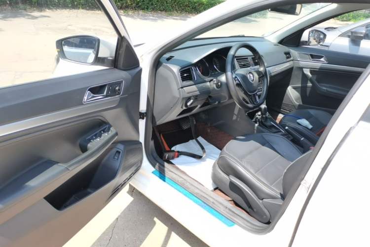 Used Volkswagen Lavida 2015 1.6L Automatic Comfort Edition Driver Seat