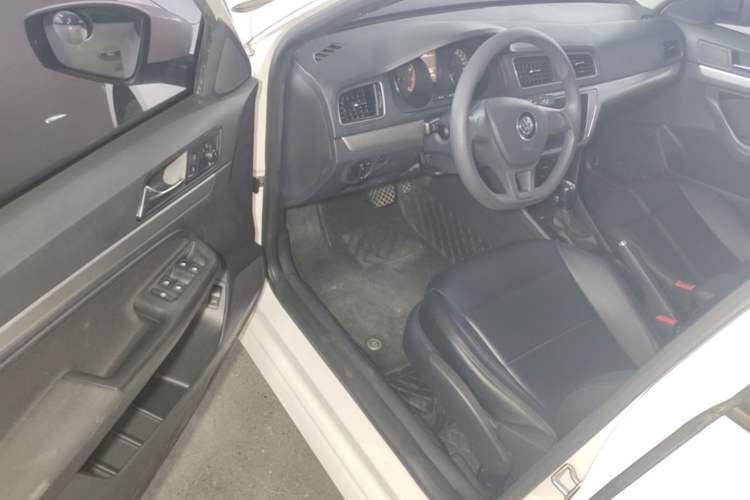 Used Volkswagen Lavida 2015 1.6L Automatic Fashion Edition Driver Seat