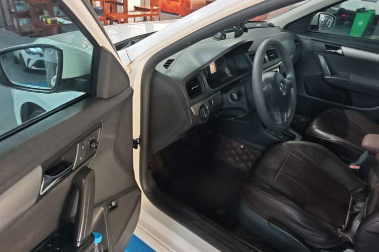 Used Volkswagen Lavida 2015 1.6L Automatic Fashion Edition Driver Seat