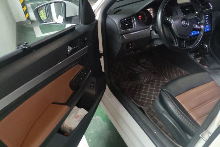 Used Volkswagen Lavida 2015 1.6L Automatic Fashion Edition Driver Seat