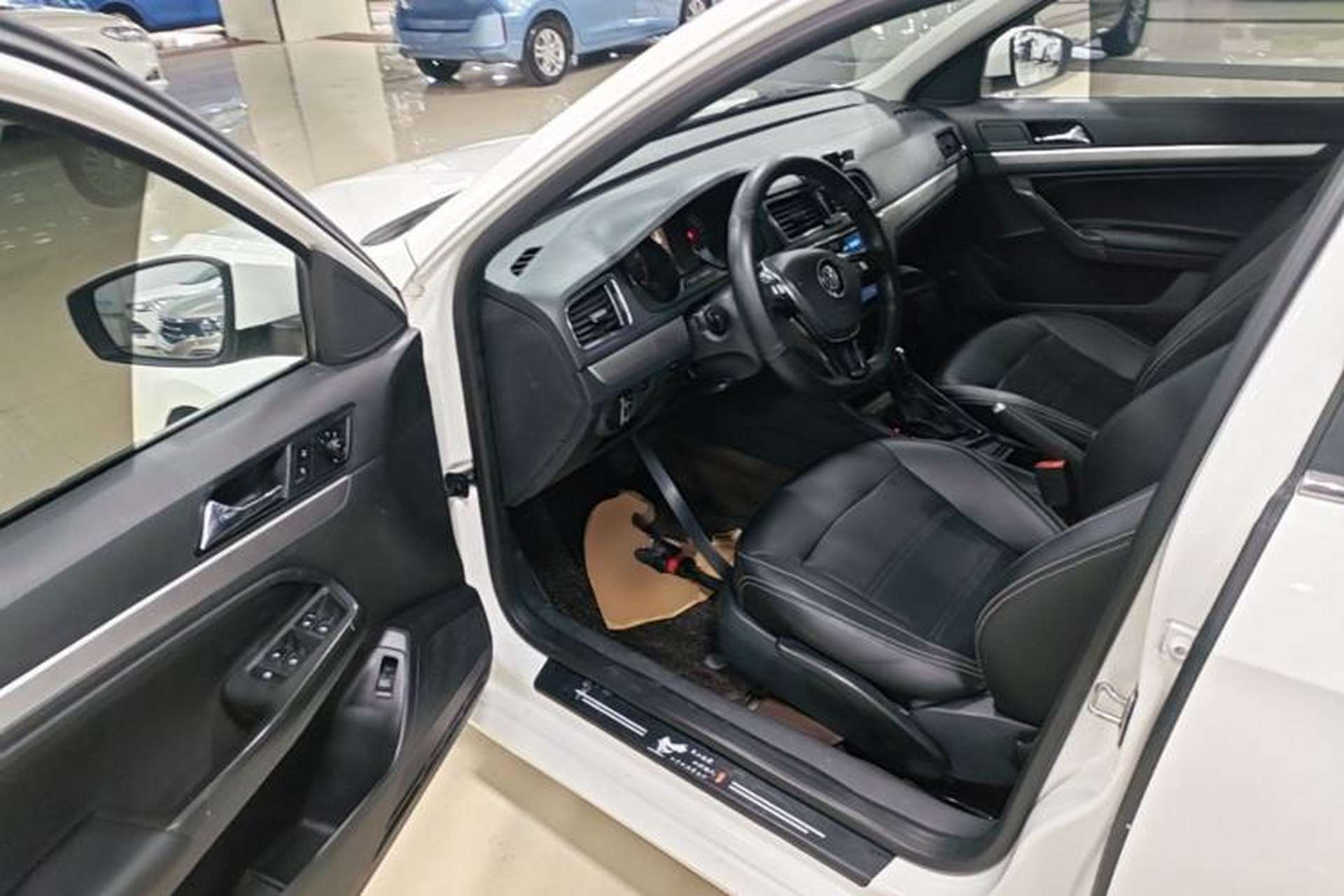 Used Volkswagen Lavida 2015 1.6L Automatic Fashion Edition Driver Seat