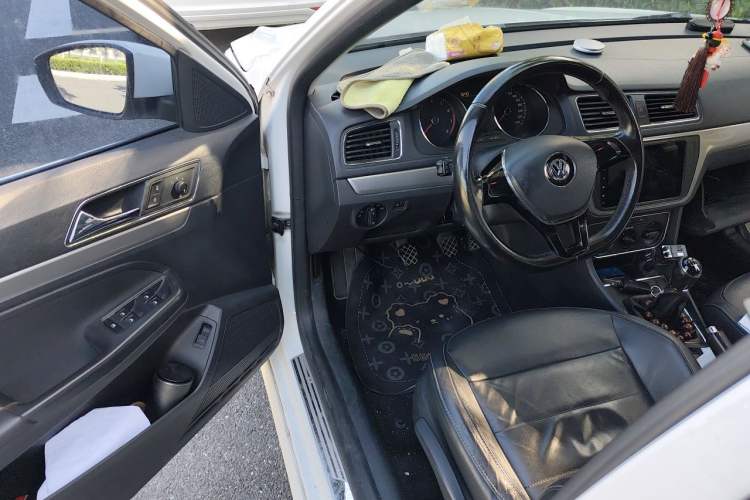 Used Volkswagen Lavida 2015 1.6L Manual Comfort Edition Driver Seat
