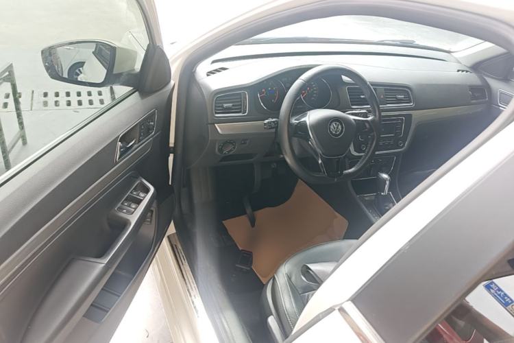 Used Volkswagen Lavida 2015 1.6L Automatic Comfort Edition Driver Seat