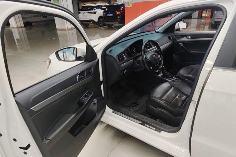 Used Volkswagen Lavida 2015 1.6L Automatic Comfort Edition Driver Seat