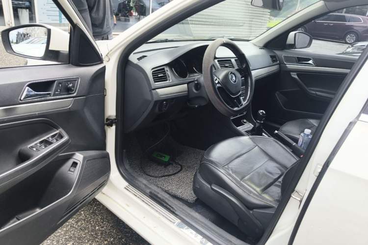 Used Volkswagen Lavida 2015 1.6L Manual Comfort Edition Driver Seat