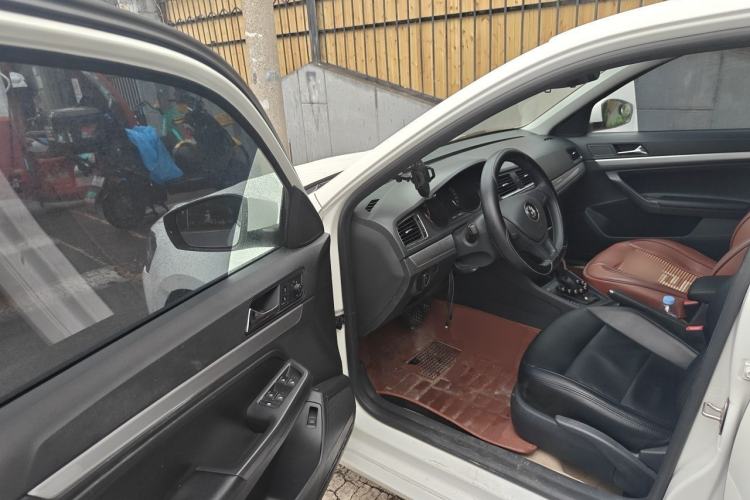 Used Volkswagen Lavida 2015 1.6L Automatic Fashion Edition Driver Seat