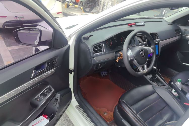 Used Volkswagen Lavida 2015 1.6L Automatic Fashion Edition Driver Seat