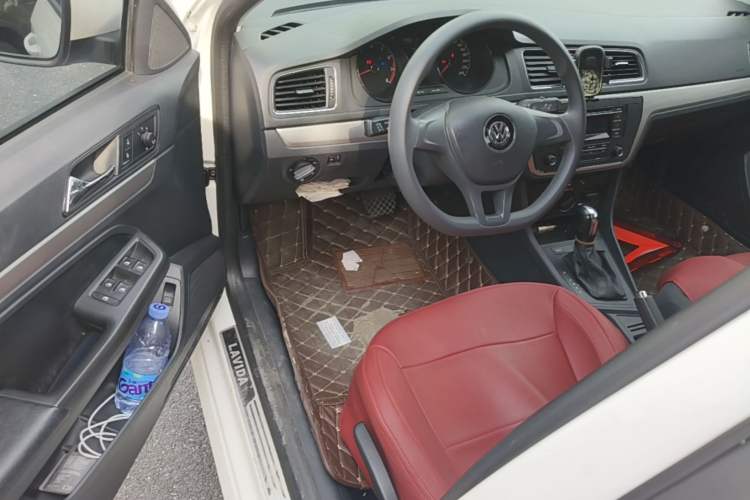 Used Volkswagen Lavida 2015 1.6L Automatic Fashion Edition Driver Seat