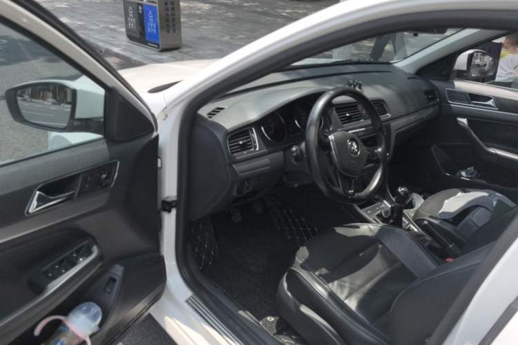 Used Volkswagen Lavida 2015 1.6L Manual Comfort Edition Driver Seat