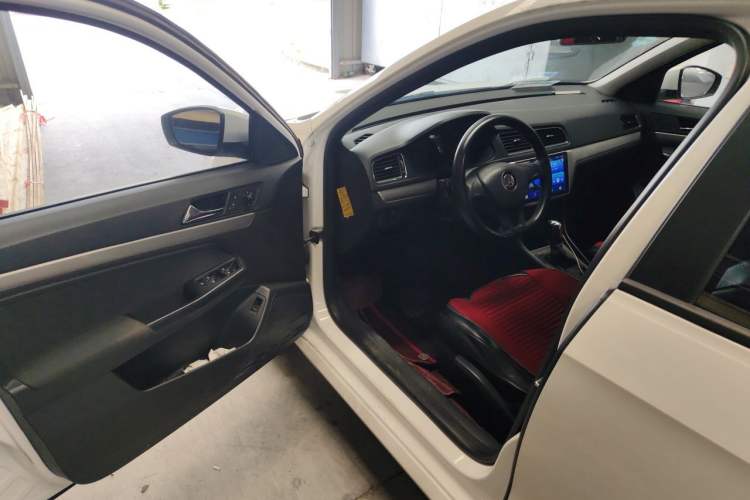 Used Volkswagen Lavida 2015 1.6L Automatic Fashion Edition Driver Seat