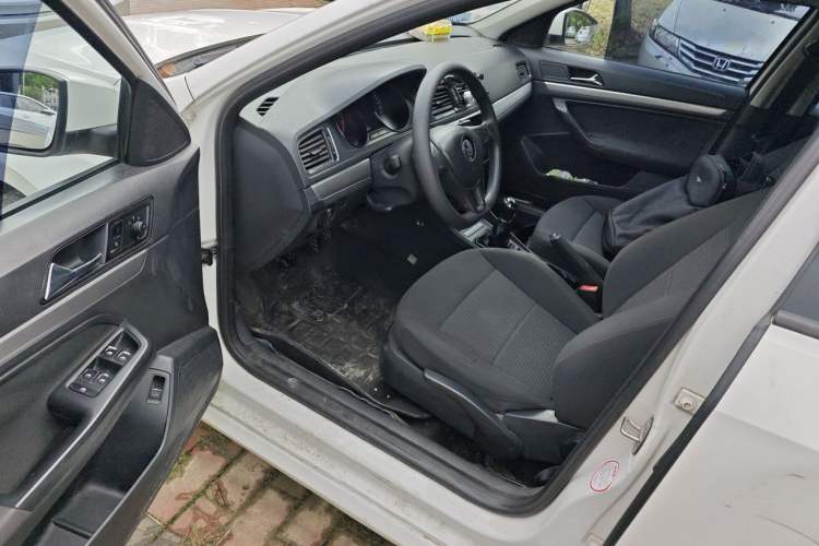 Used Volkswagen Lavida 2015 1.6L Manual Fashion Edition Driver Seat