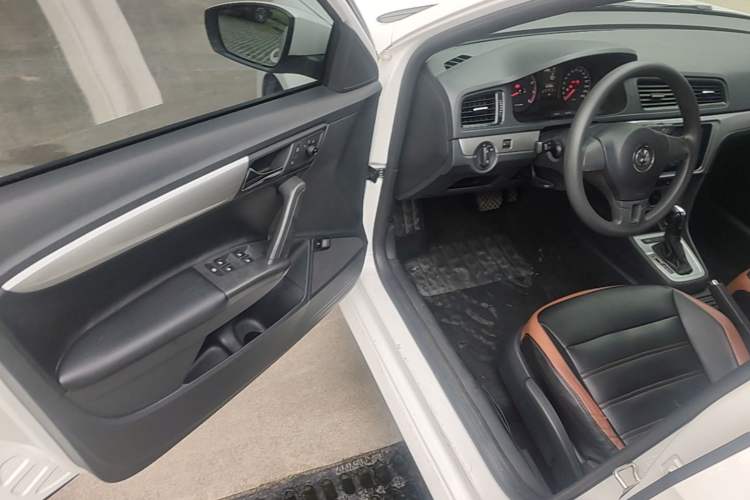 Used Volkswagen Lavida 2015 1.6L Automatic Fashion Edition Driver Seat