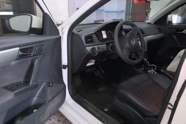 Used Volkswagen Lavida 2015 1.6L Automatic Fashion Edition Driver Seat