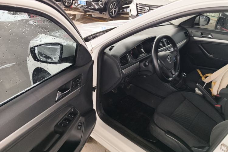 Used Volkswagen Lavida 2015 1.6L Manual Fashion Edition Driver Seat