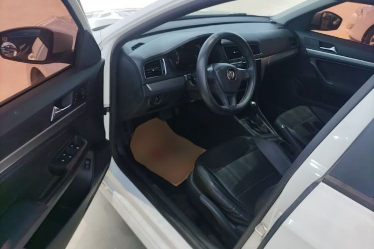 Used Volkswagen Lavida 2015 1.6L Automatic Fashion Edition Driver Seat