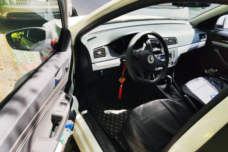 Used Volkswagen Lavida 2015 1.6L Automatic Fashion Edition Driver Seat