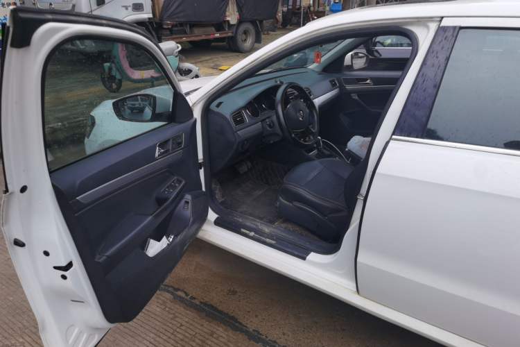 Used Volkswagen Lavida 2015 1.6L Automatic Comfort Edition Driver Seat