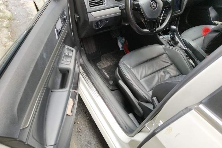 Used Volkswagen Lavida 2015 1.6L Automatic Comfort Edition Driver Seat