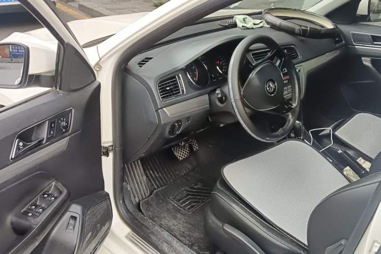 Used Volkswagen Lavida 2015 1.6L Automatic Comfort Edition Driver Seat