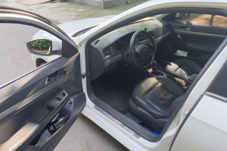 Used Volkswagen Lavida 2015 1.6L Automatic Comfort Edition Driver Seat